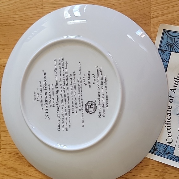 Thomas Kinkade " A Christmas Welcome" decorative plate - Picture 3 of 3